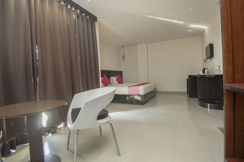 Hotel Oyo 28171 Kava Suites