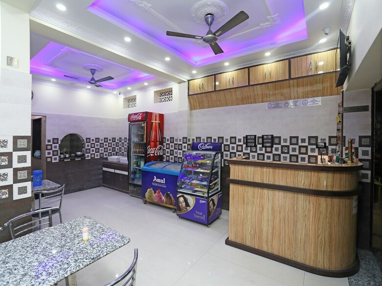 Hotel Oyo 25018 Saanvi