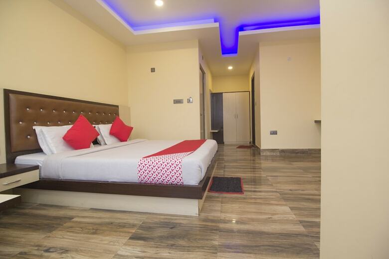 Oyo 28105 Hotel Blue Sapphire