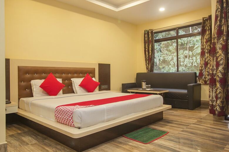 Oyo 28105 Hotel Blue Sapphire