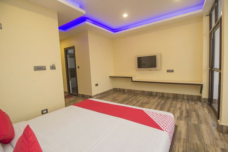 Oyo 28105 Hotel Blue Sapphire