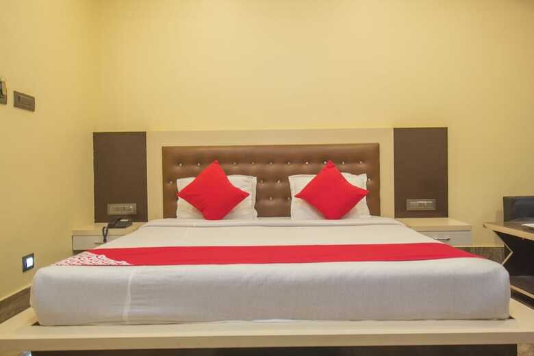Oyo 28105 Hotel Blue Sapphire