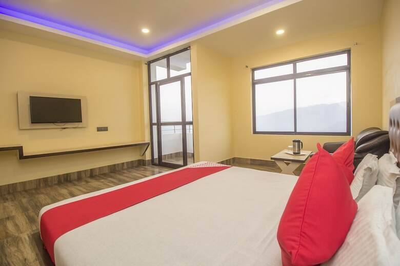 Oyo 28105 Hotel Blue Sapphire