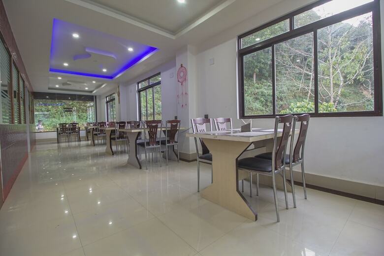 Oyo 28105 Hotel Blue Sapphire
