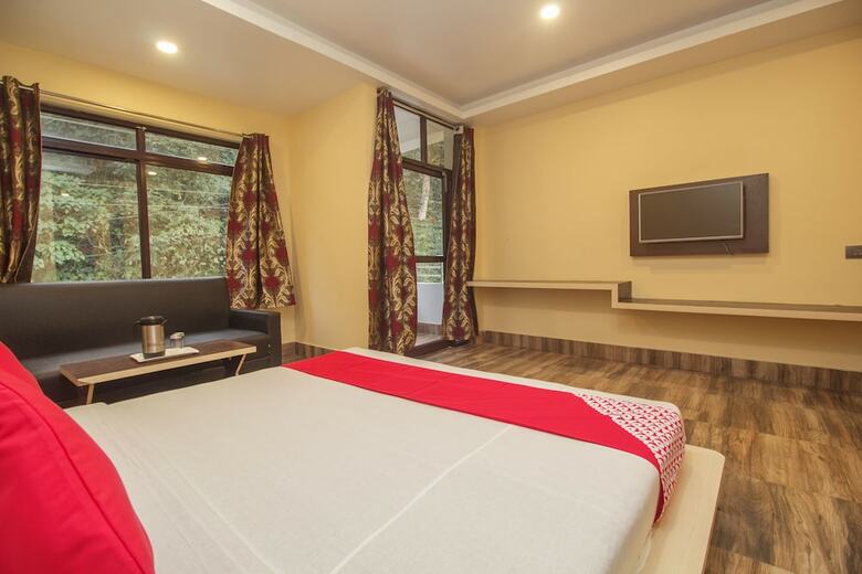 Oyo 28105 Hotel Blue Sapphire