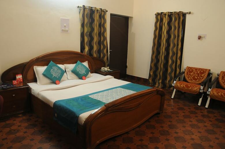 Hotel Oyo 27835 Baseraz