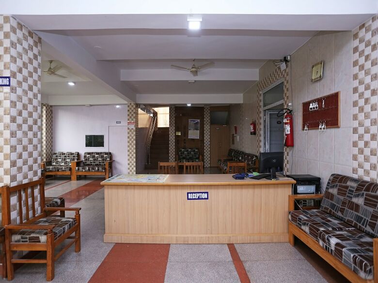 Hotel Oyo 15681 Matri Neer