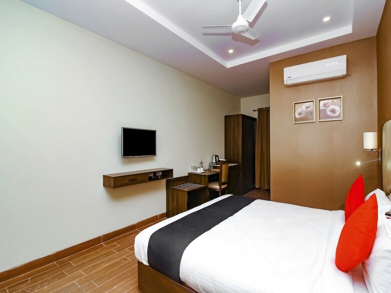 Hotel Capital O 28086 Sindhura Grand