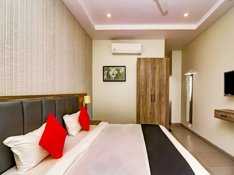 Hotel Capital O 28086 Sindhura Grand