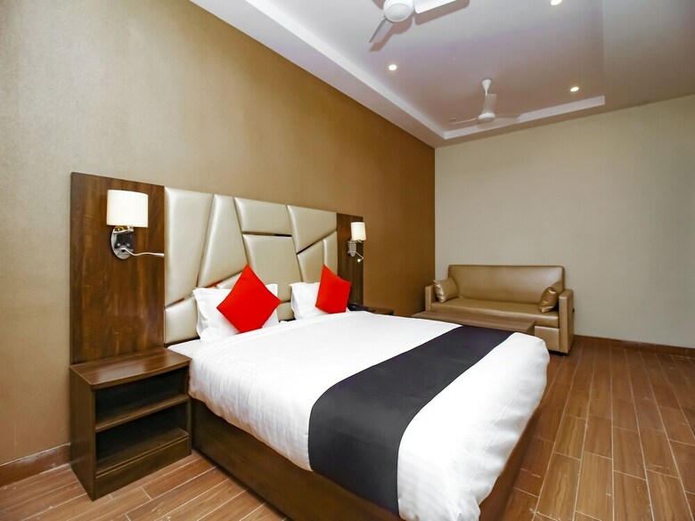 Hotel Capital O 28086 Sindhura Grand