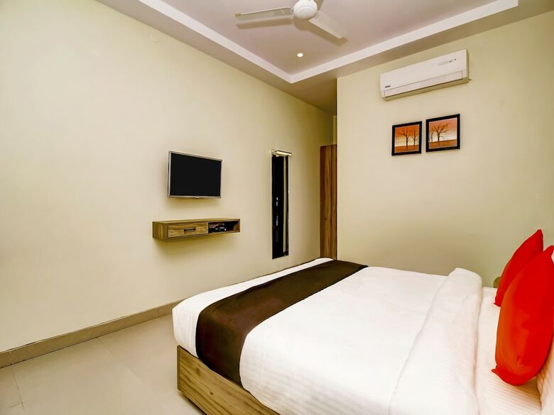 Hotel Capital O 28086 Sindhura Grand