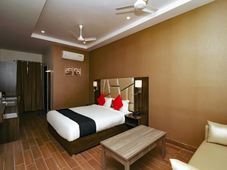 Hotel Capital O 28086 Sindhura Grand