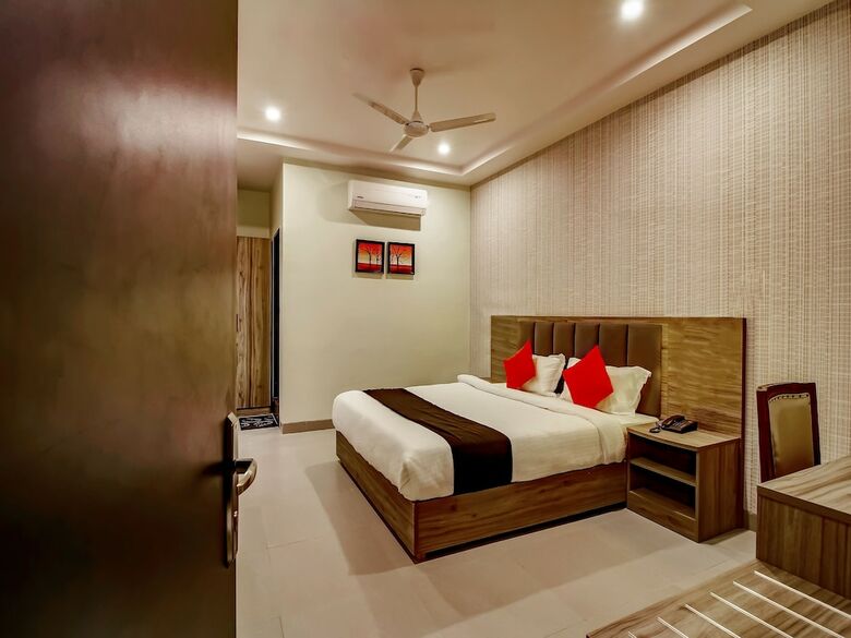 Hotel Capital O 28086 Sindhura Grand