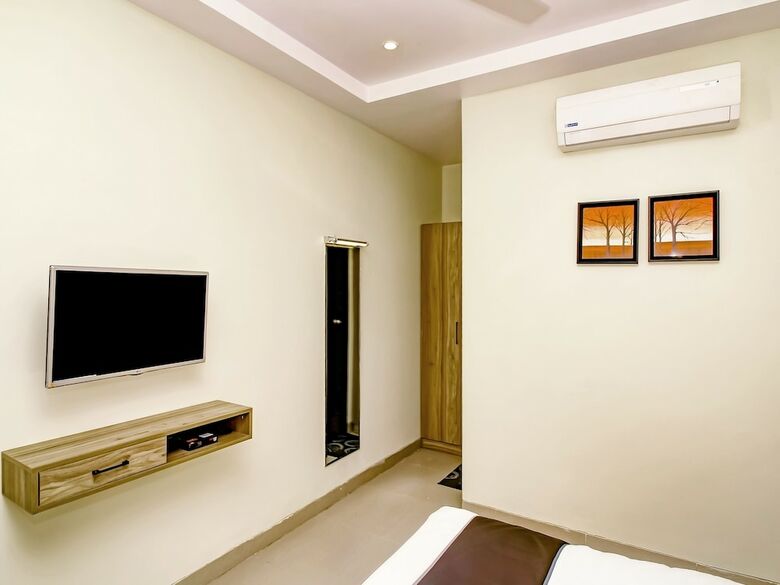 Hotel Capital O 28086 Sindhura Grand