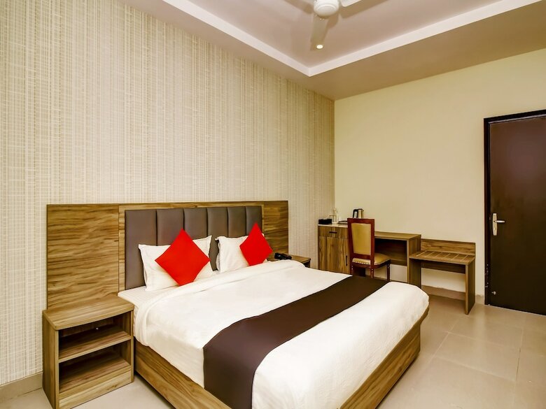 Hotel Capital O 28086 Sindhura Grand