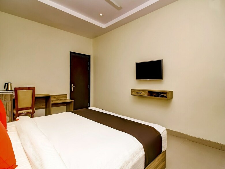 Hotel Capital O 28086 Sindhura Grand