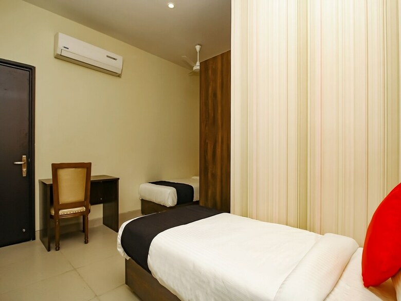 Hotel Capital O 28086 Sindhura Grand