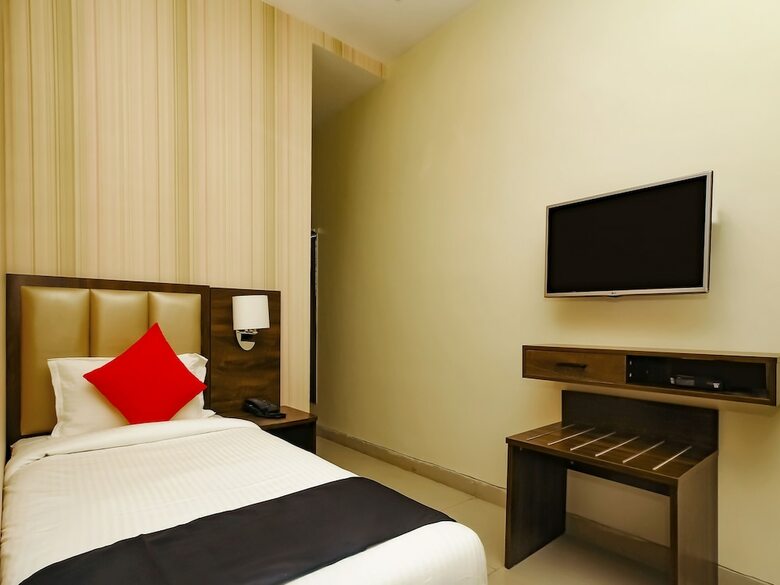 Hotel Capital O 28086 Sindhura Grand