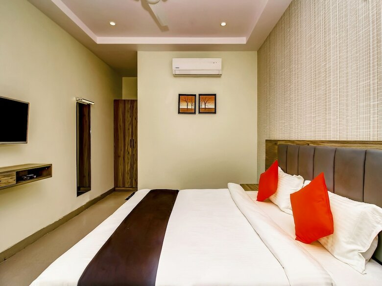 Hotel Capital O 28086 Sindhura Grand