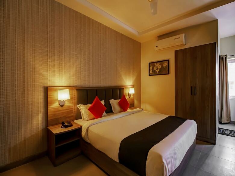 Hotel Capital O 28086 Sindhura Grand