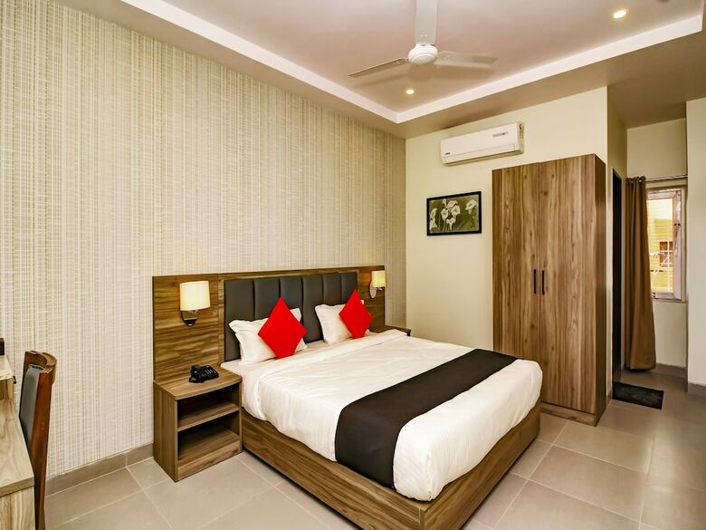 Hotel Capital O 28086 Sindhura Grand