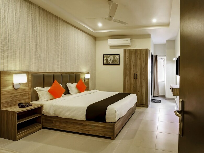 Hotel Capital O 28086 Sindhura Grand