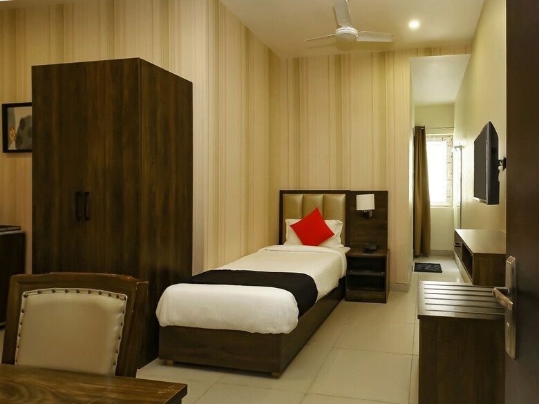 Hotel Capital O 28086 Sindhura Grand