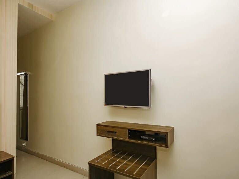 Hotel Capital O 28086 Sindhura Grand