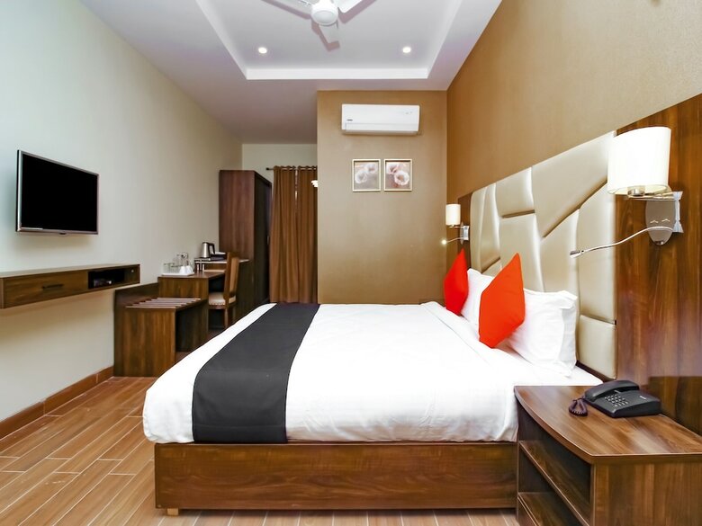 Hotel Capital O 28086 Sindhura Grand