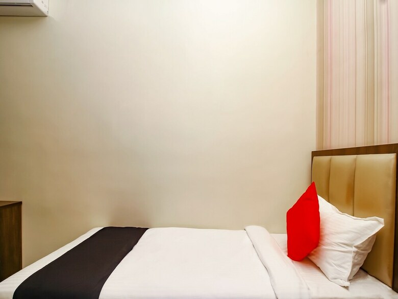 Hotel Capital O 28086 Sindhura Grand