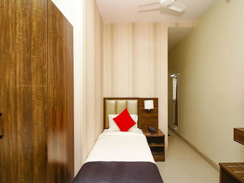 Hotel Capital O 28086 Sindhura Grand