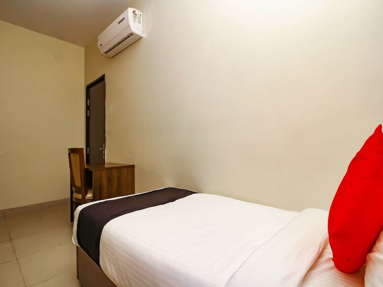 Hotel Capital O 28086 Sindhura Grand