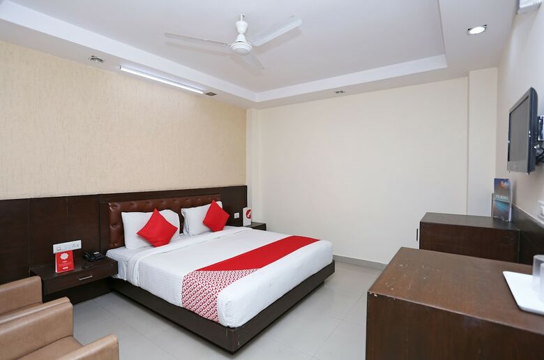 Oyo 4926 Hotel Le Central
