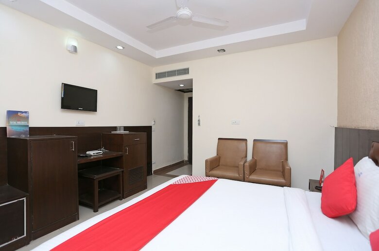 Oyo 4926 Hotel Le Central