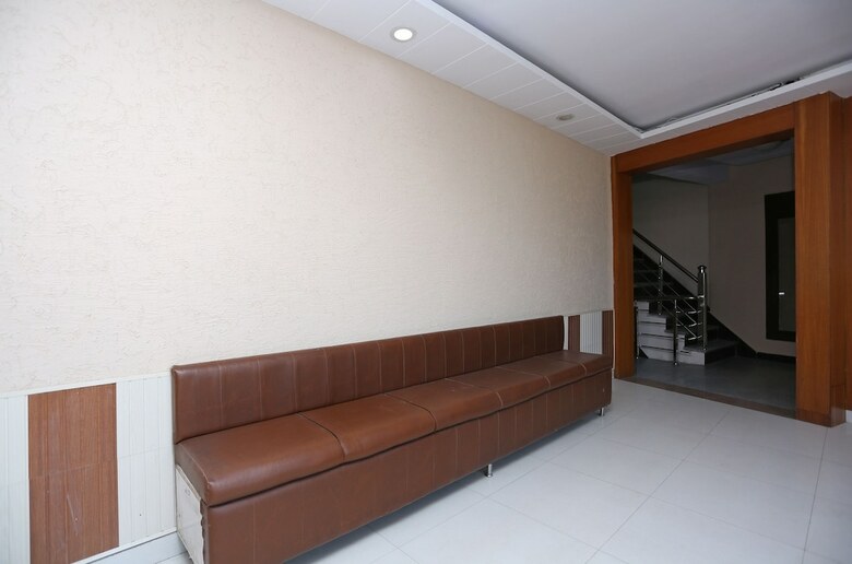 Oyo 4926 Hotel Le Central