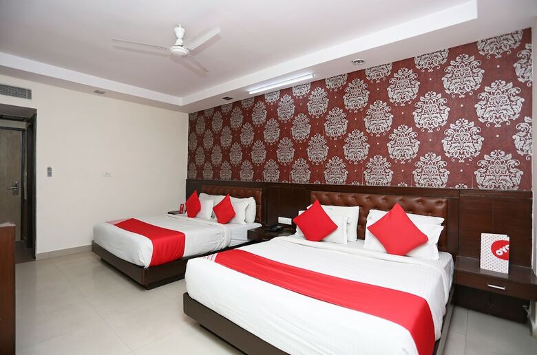 Oyo 4926 Hotel Le Central