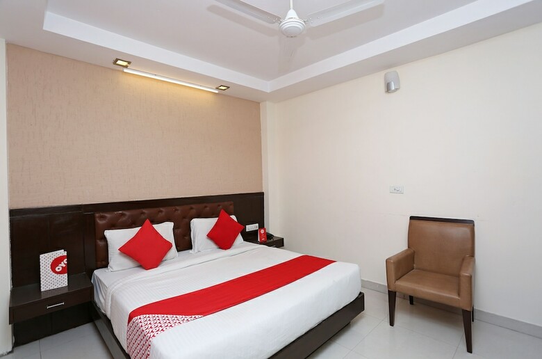 Oyo 4926 Hotel Le Central