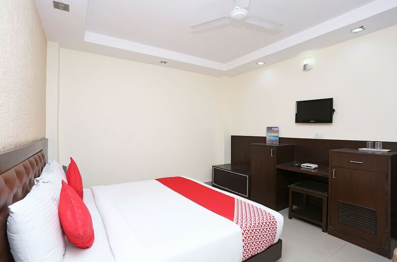 Oyo 4926 Hotel Le Central