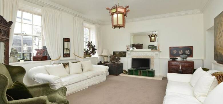 Golden Lion House - Historic Townhouse