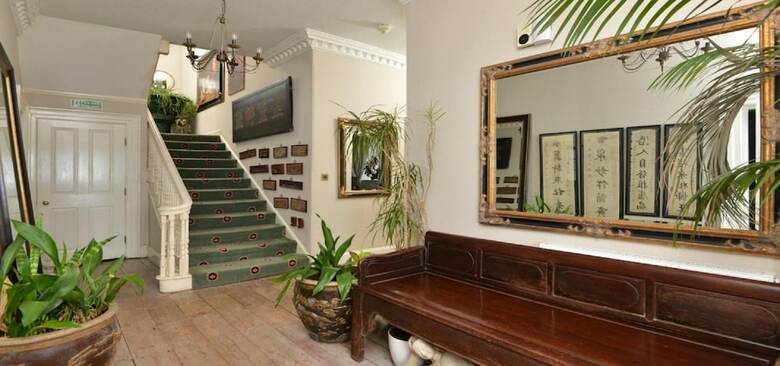Golden Lion House - Historic Townhouse