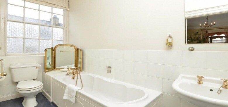 Golden Lion House - Historic Townhouse