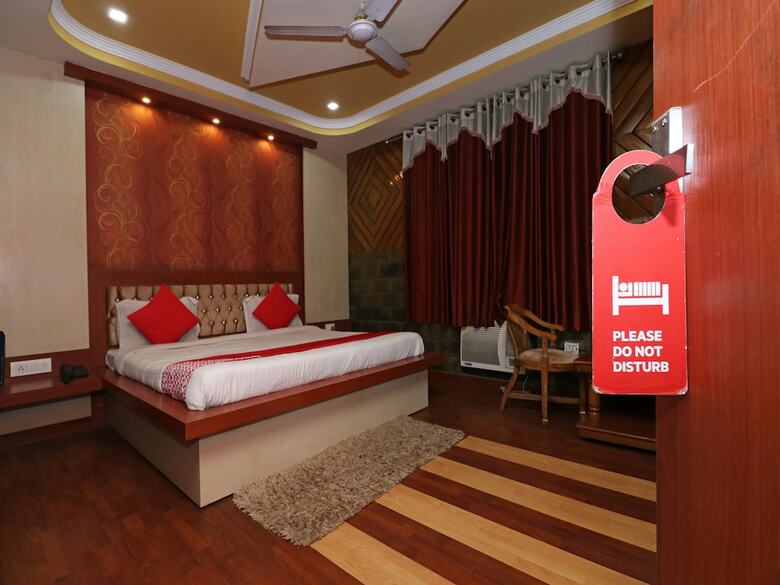 Oyo 7440 Hotel Paradise