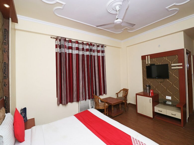 Oyo 7440 Hotel Paradise