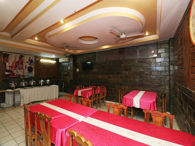 Oyo 7440 Hotel Paradise