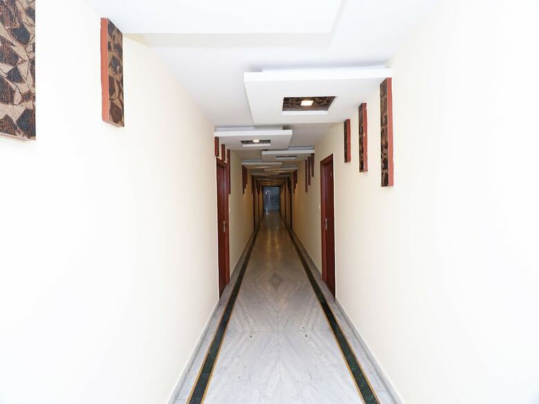 Oyo 7440 Hotel Paradise