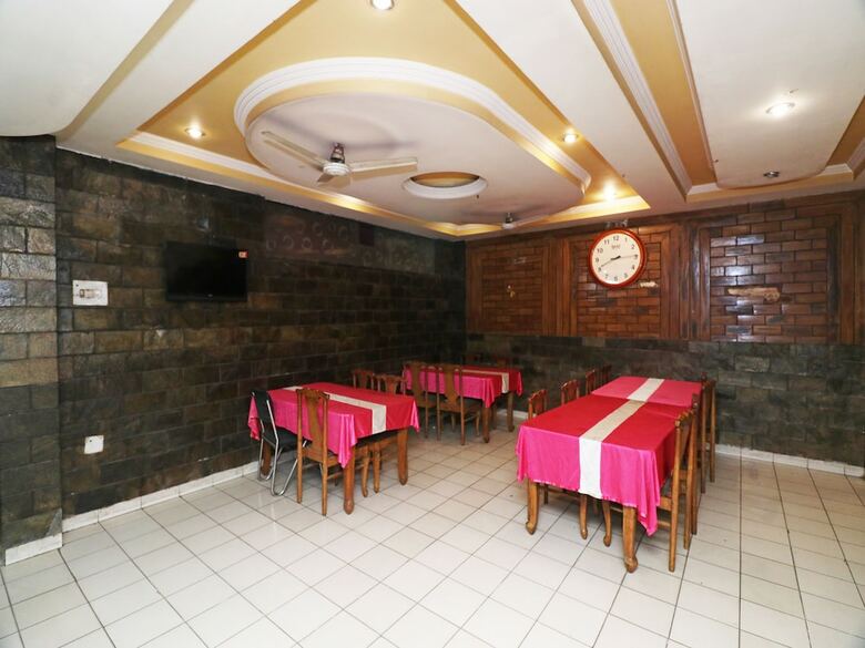 Oyo 7440 Hotel Paradise