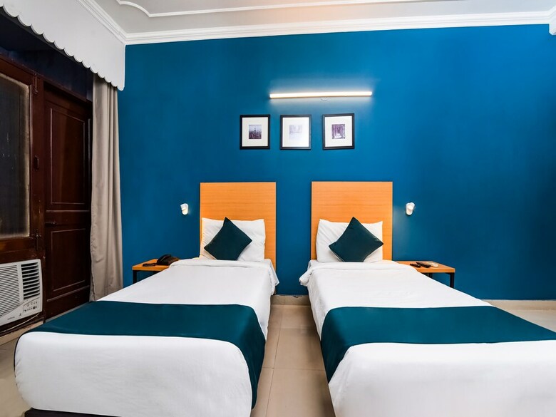Hotel Oyo 20036 Silverkey Akash Neem Marg