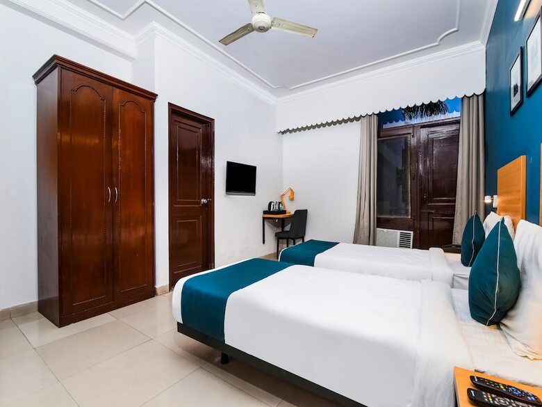 Hotel Oyo 20036 Silverkey Akash Neem Marg