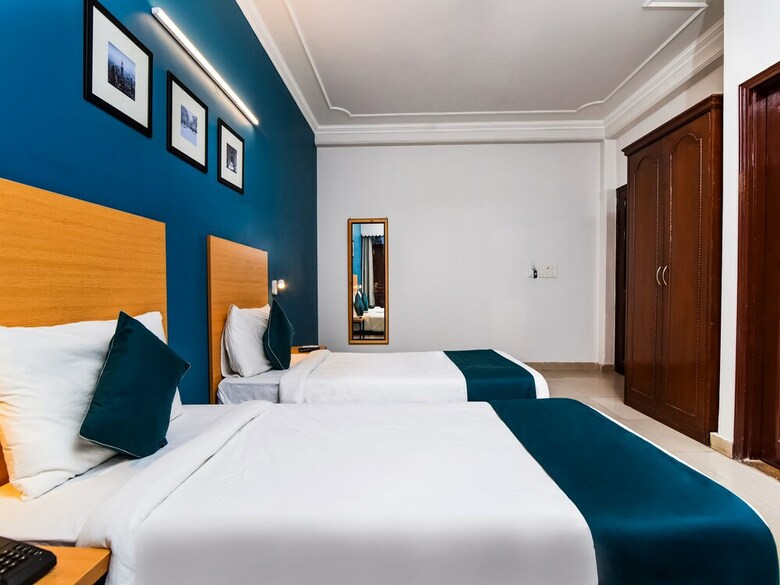Hotel Oyo 20036 Silverkey Akash Neem Marg
