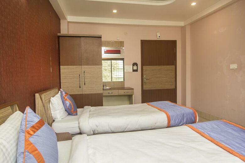 Oyo 28319 Hotel Ganayak